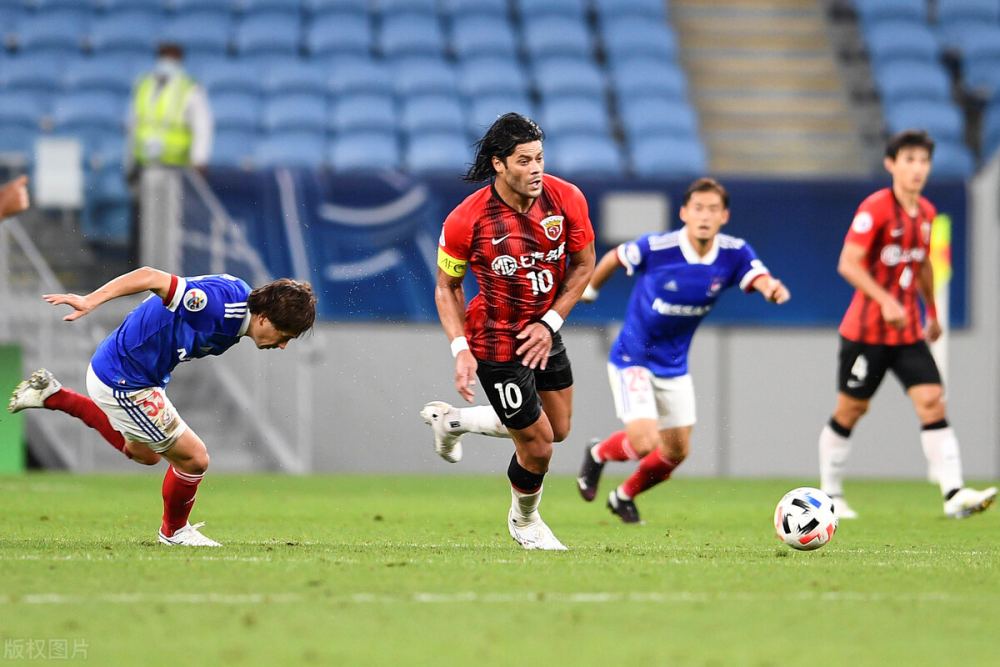 开云体育-最后时刻埃因霍温远射贴柱：亚冠节点到来，更衣室稳定，轮换策略被讨论(凤凰图腾结局明德疯了)