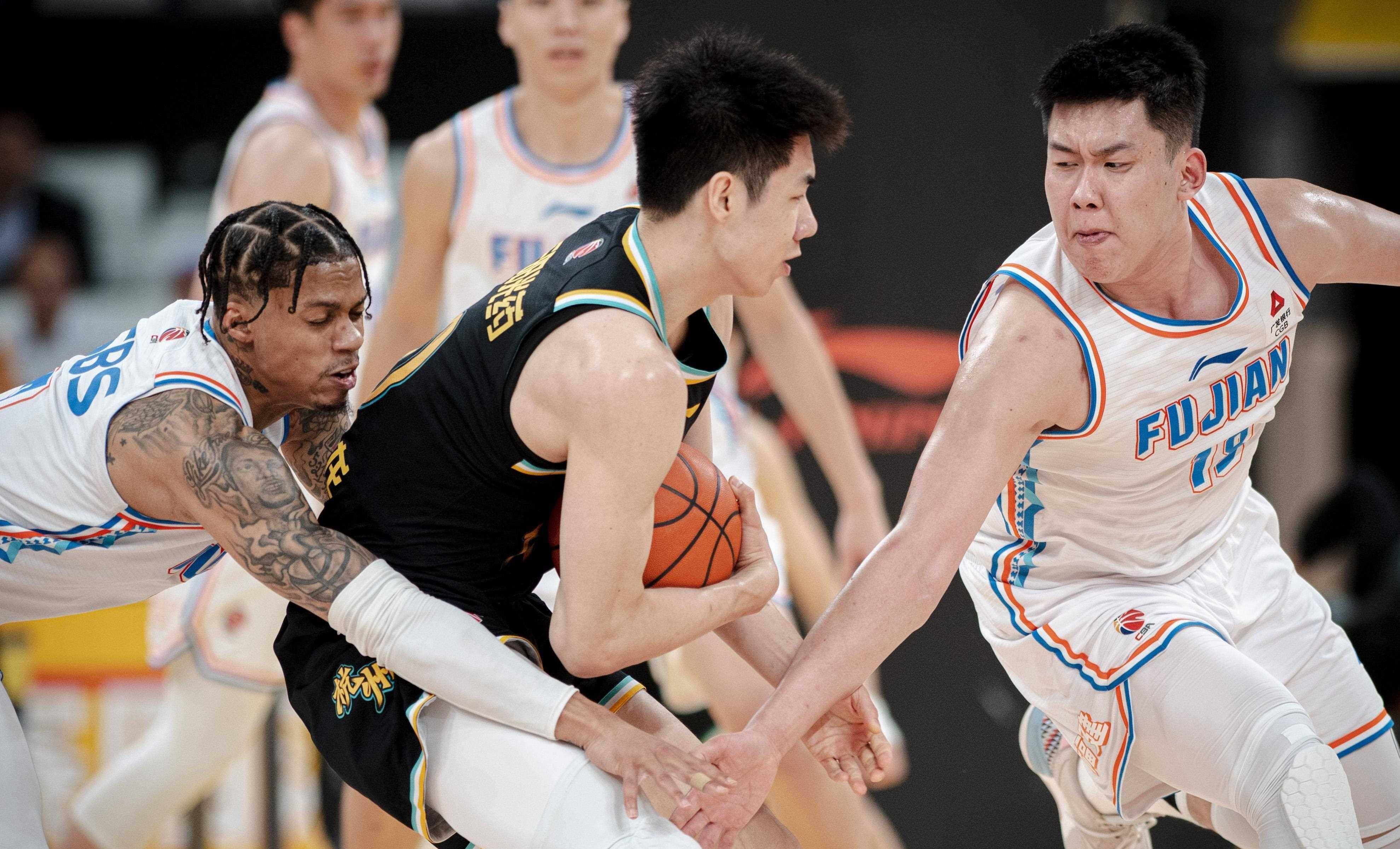 开云-冲刺阶段突围战来临；广厦男篮围绕欧联回应争议；信心回归；训练强度明显提升的简单介绍