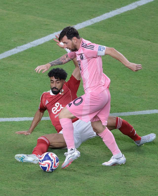 开云- 梅西对塞维利亚帽子戏法 